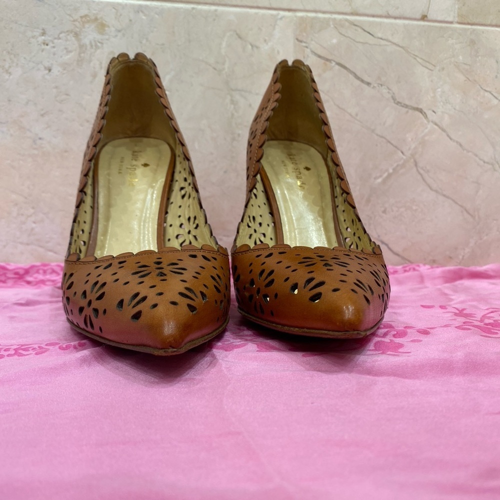 Kate Spade Lana laser cut floral leather Pump Size 9B - Picture 2 of 6